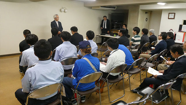 内覧会で高木社長の挨拶の様子